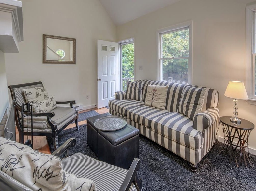 62 Windsor Dr