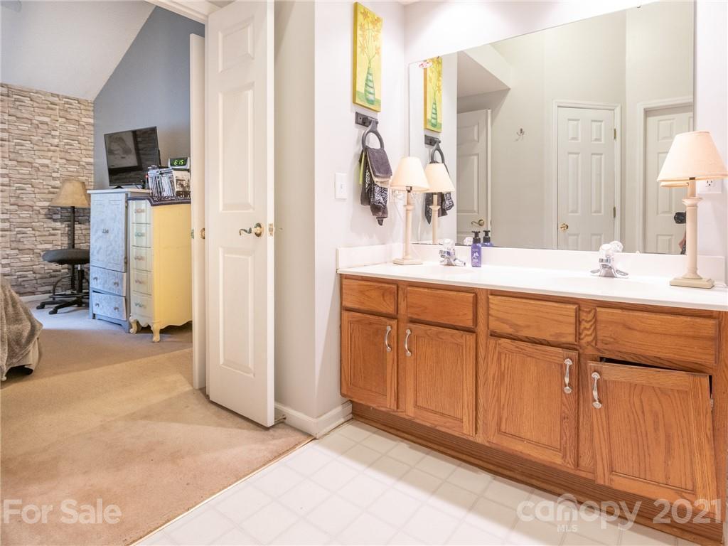 11127 Berkley Square Ln