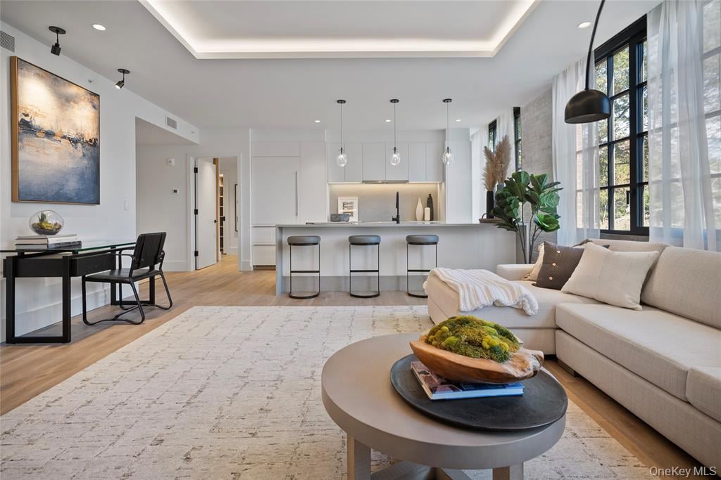 41 Richmondville Avenue Unit: 303