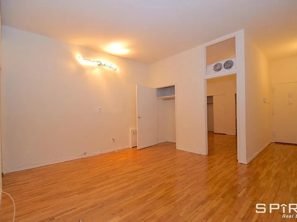 260 Park Ave S, #8A