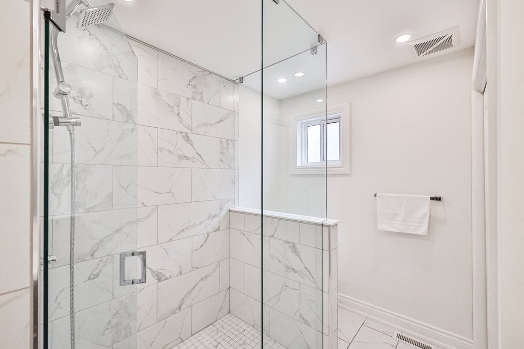2500 Poplar Cres