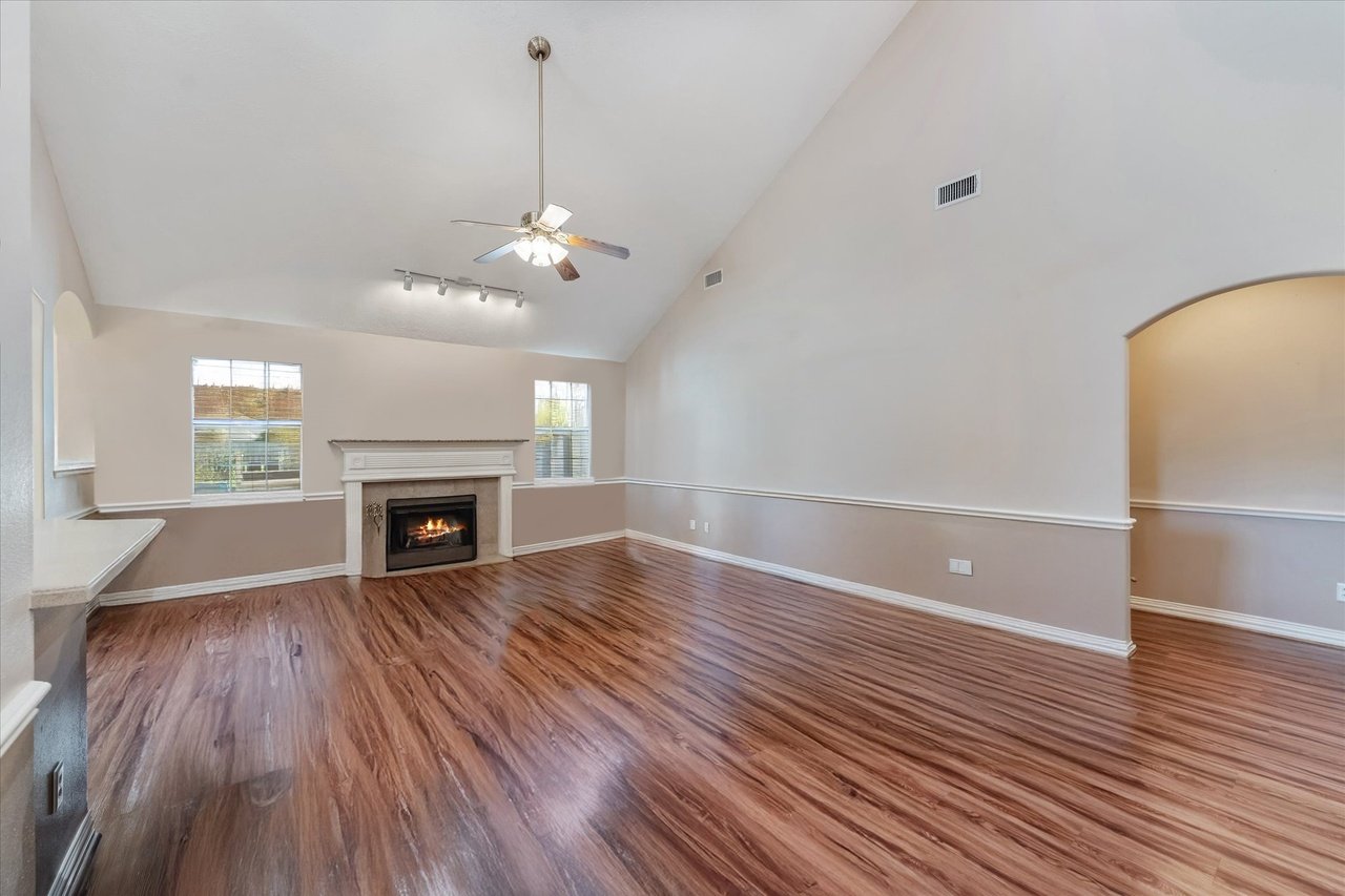 5811 Tremont Dr