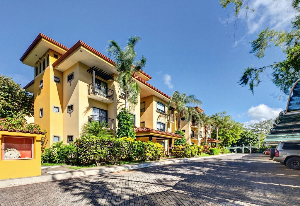 The Oaks #21 | Top-Floor, Turnkey Condo Minutes from Tamarindo