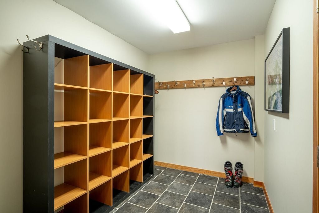 3525 Falcon Cres, #1