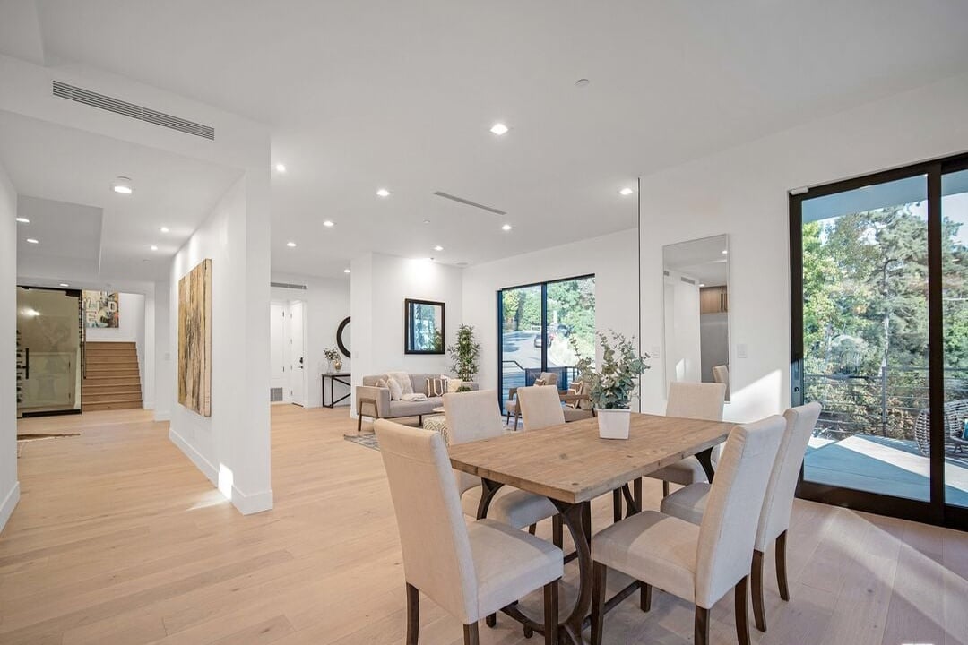 Canyon Lake Dr, 90068