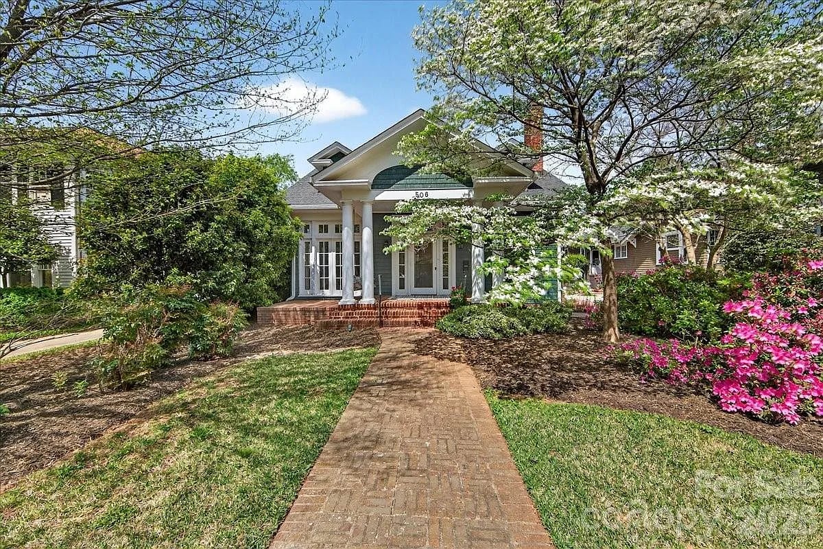 506 Hermitage Ct
