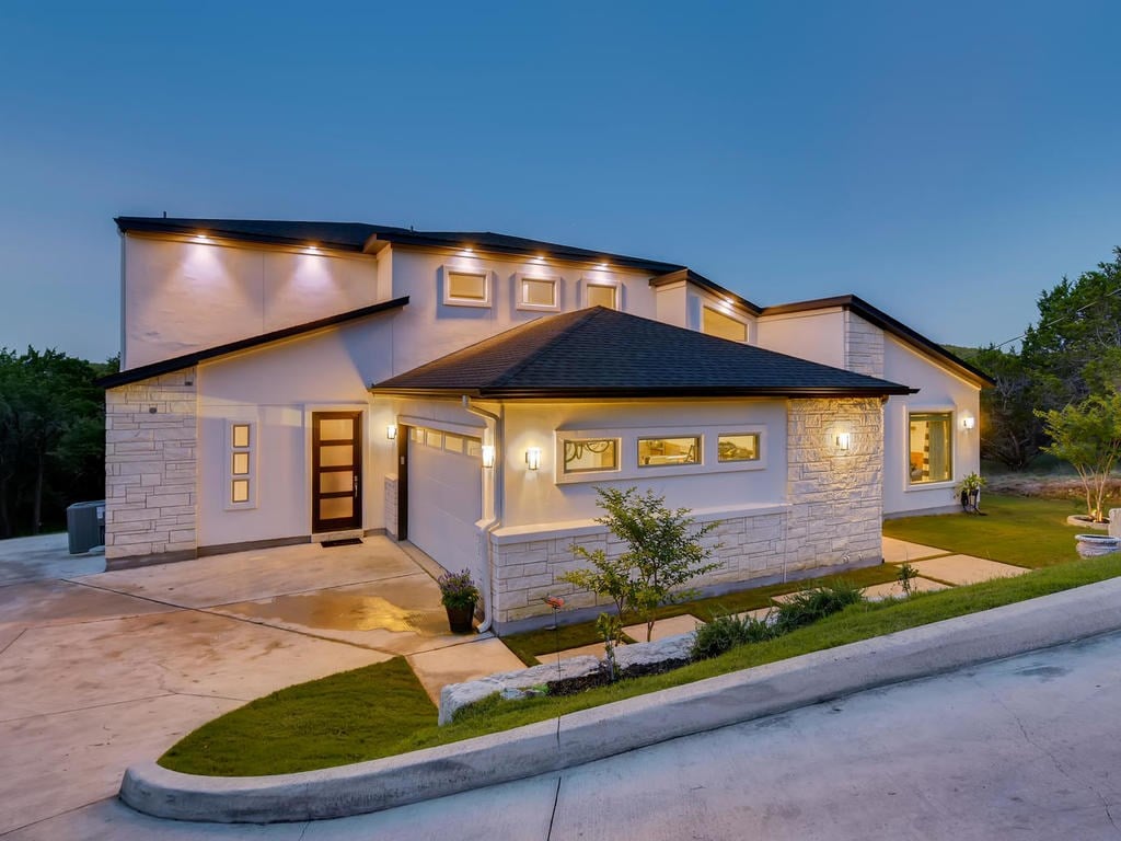 22024 Moulin Dr