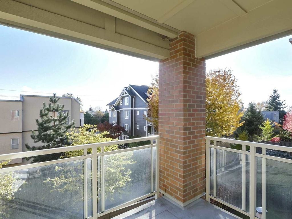 119 W 22nd St, #222