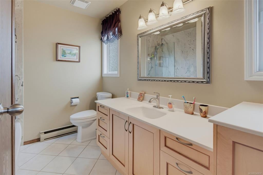 2056 Skyline Cres