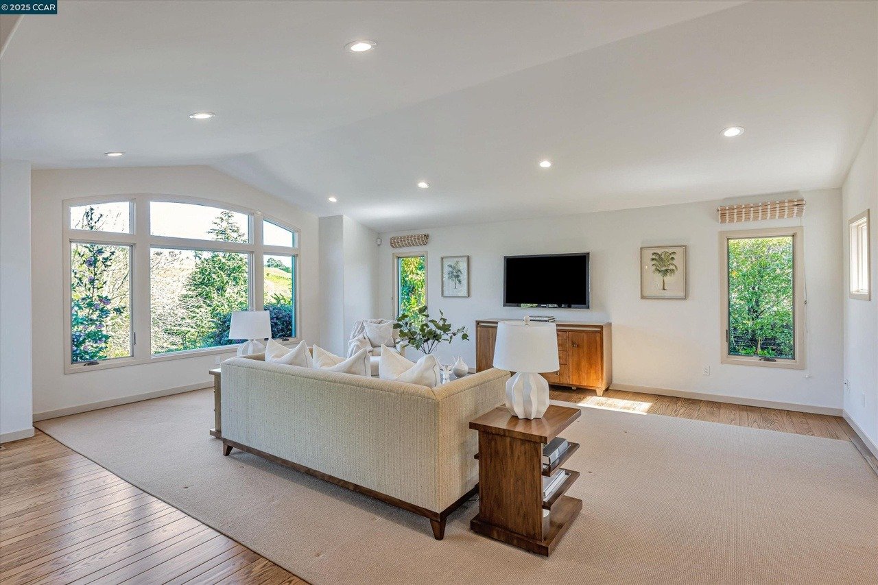 74 Warfield Dr