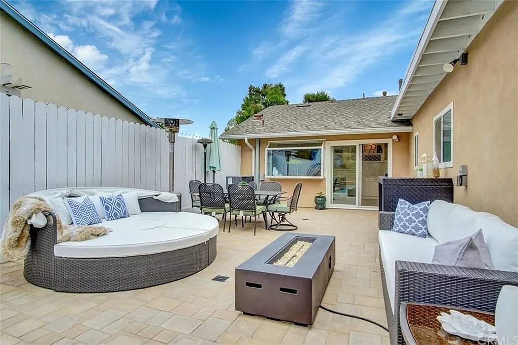 22791 Alturas Dr