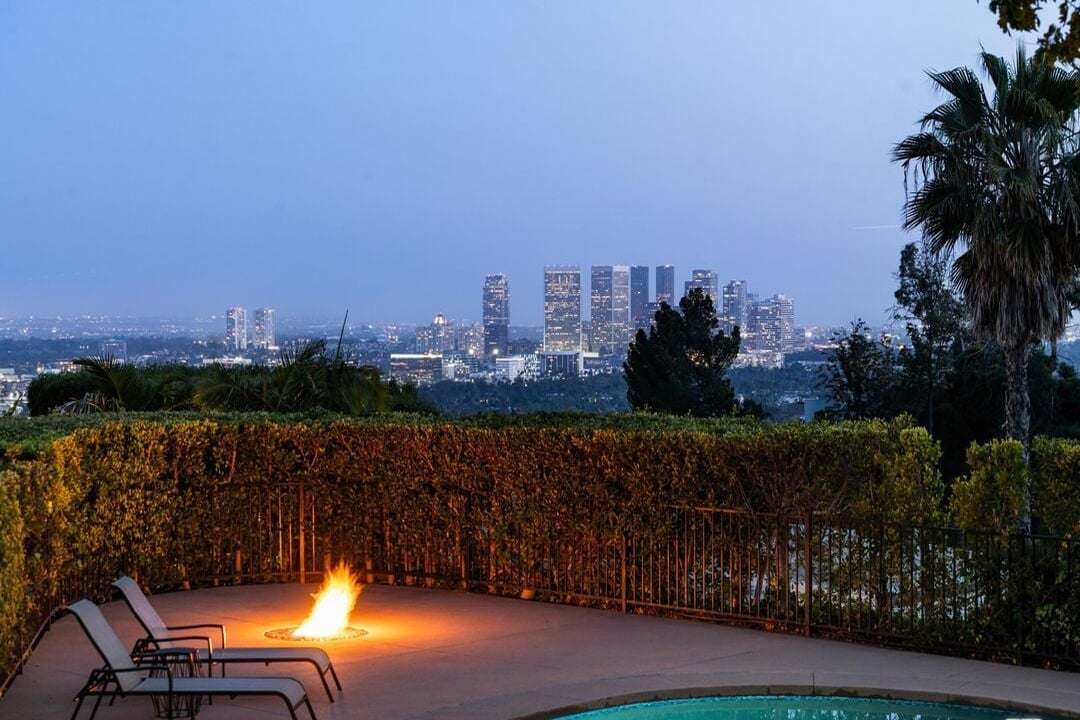 Sierra Mar Dr, 90069