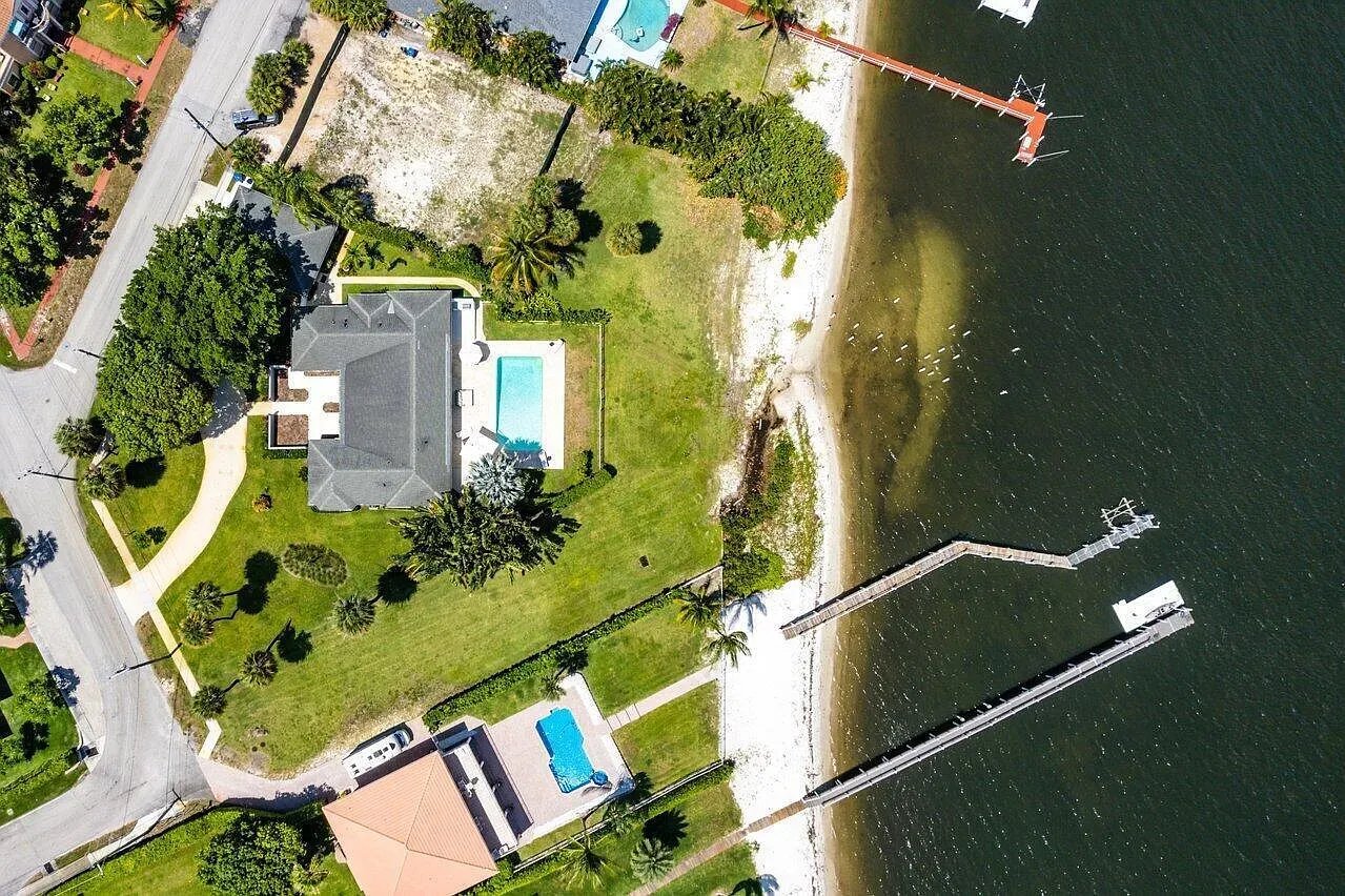 210 S Lake Dr
