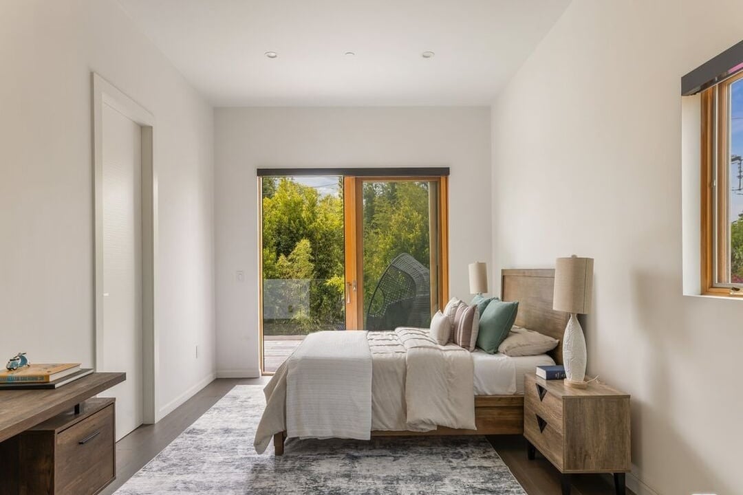 Aurelian Pavilion, W Sunset Blvd, 90049