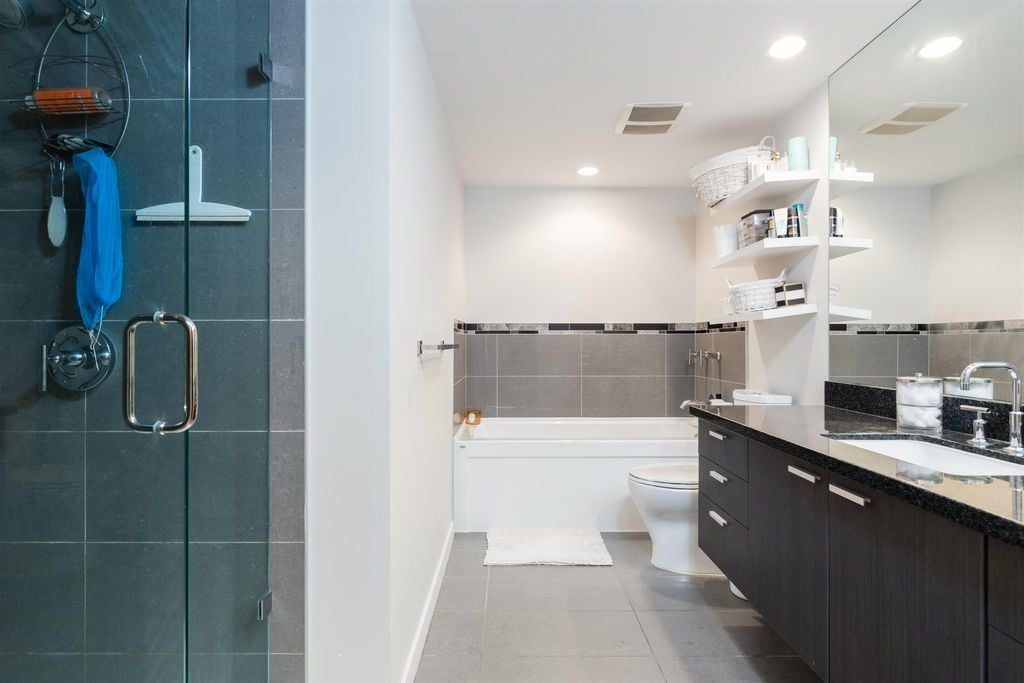 2200 Douglas Rd, #1404