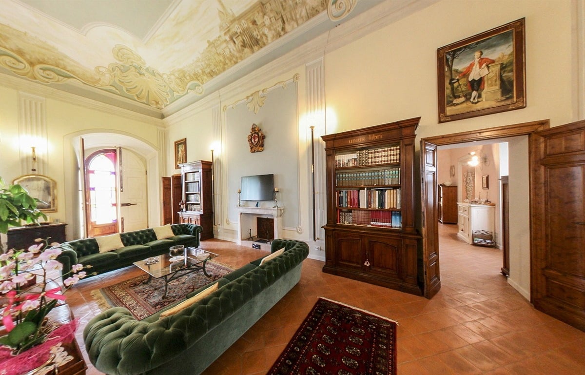 Period Villa Apartment With Private Garden