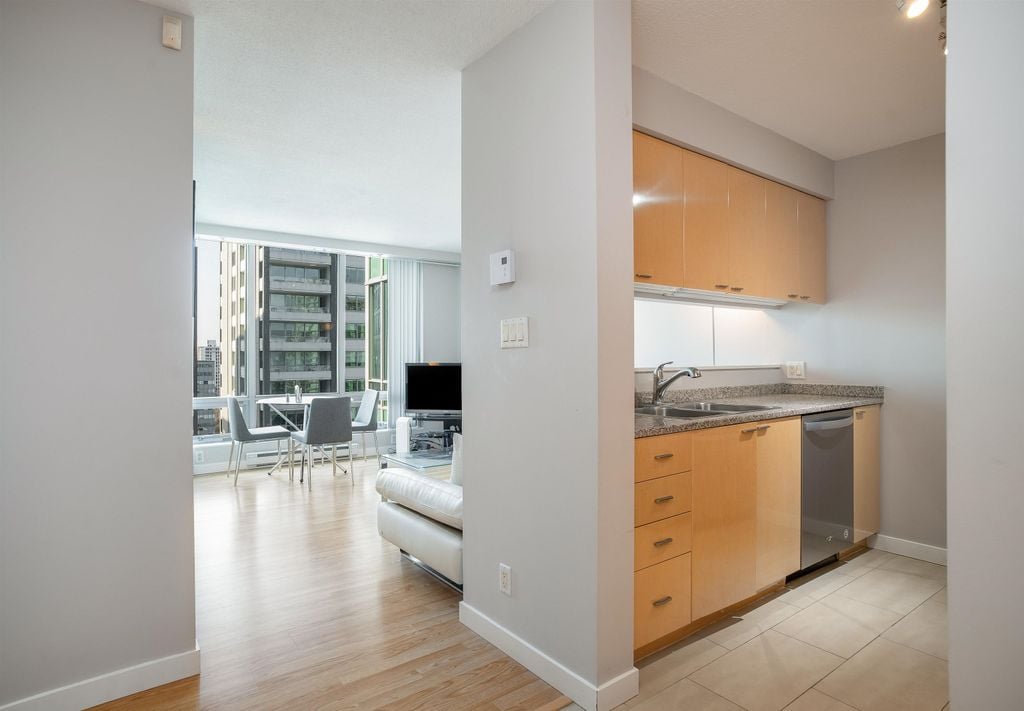 1288 W Georgia St, #2007