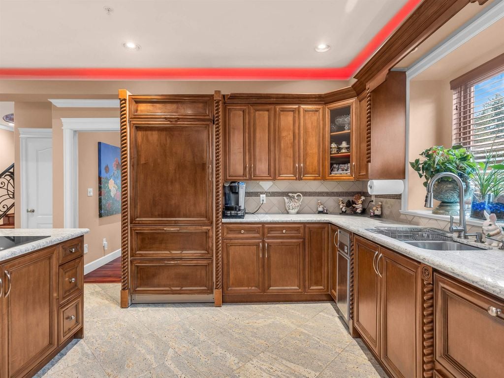 2325 W King Edward Ave