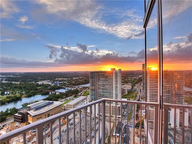 360 Nueces St APT 3002