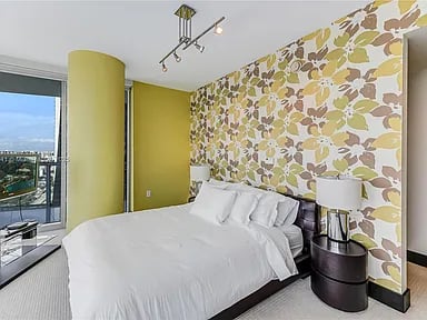 17001 Collins Ave # 2508