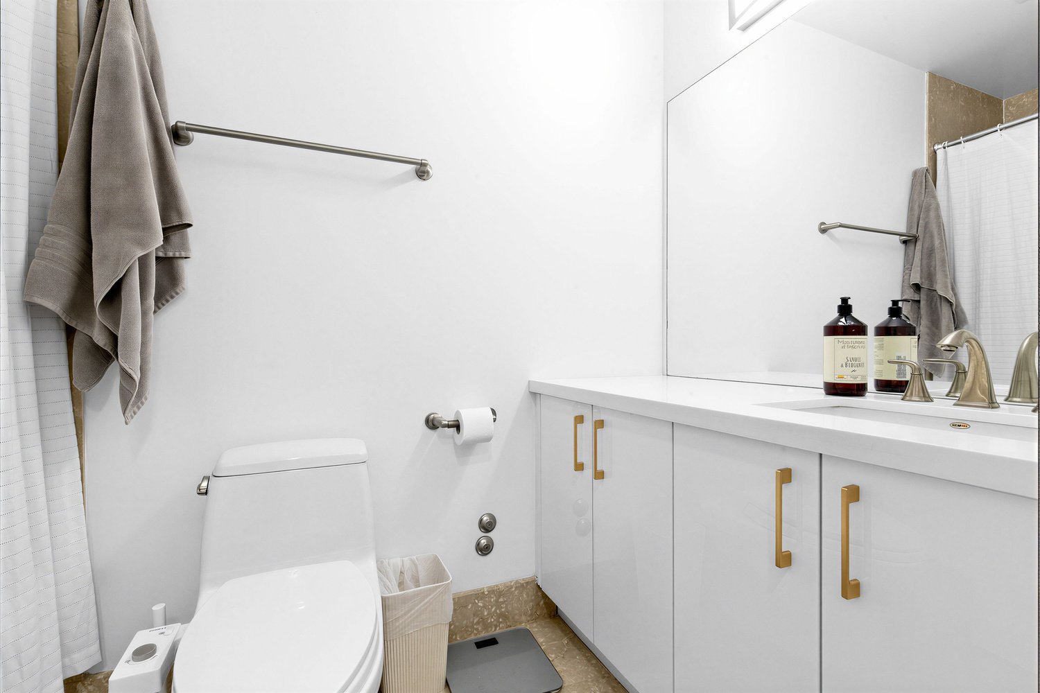 Leased: Beautifully Appointed 1-Bedroom Suite