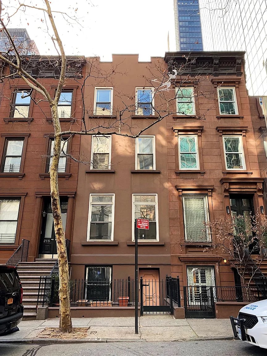 216 E 50th St