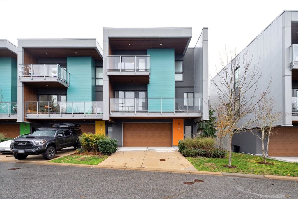 3596 Salal Dr, #18