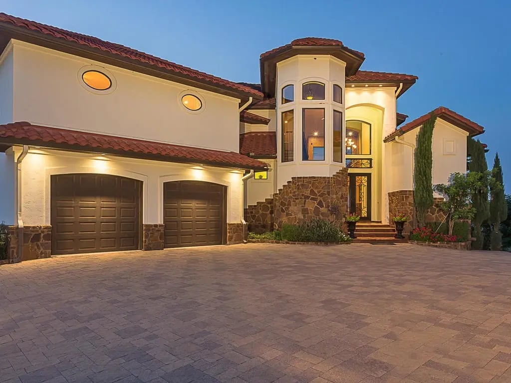 22004 Beacon Point Cv