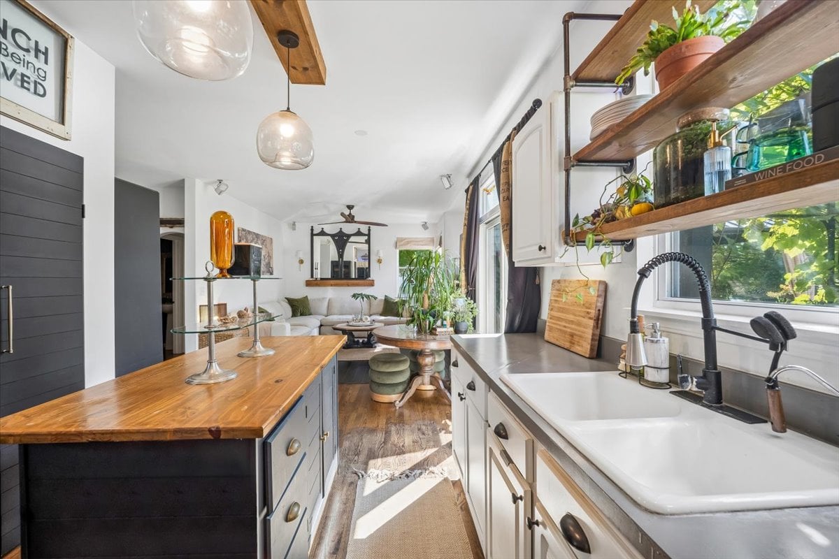 Stunning McHenry Oasis