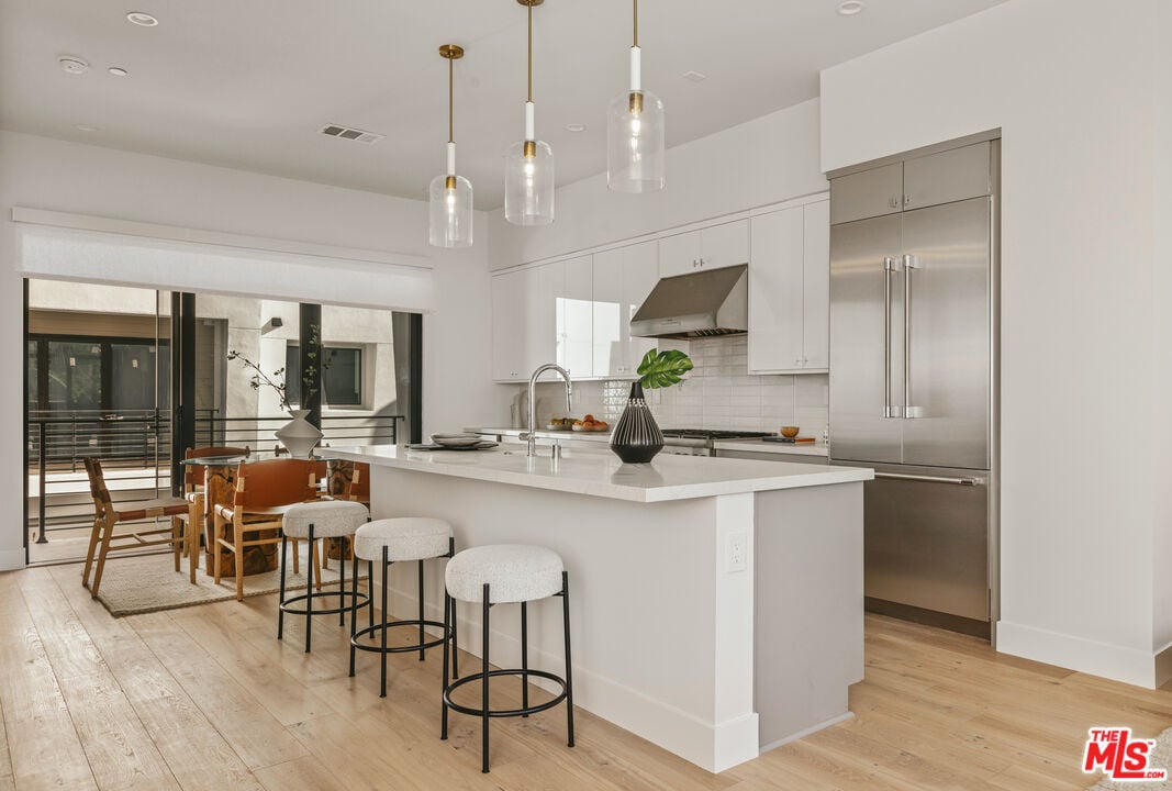 3218 S Barrington Ave