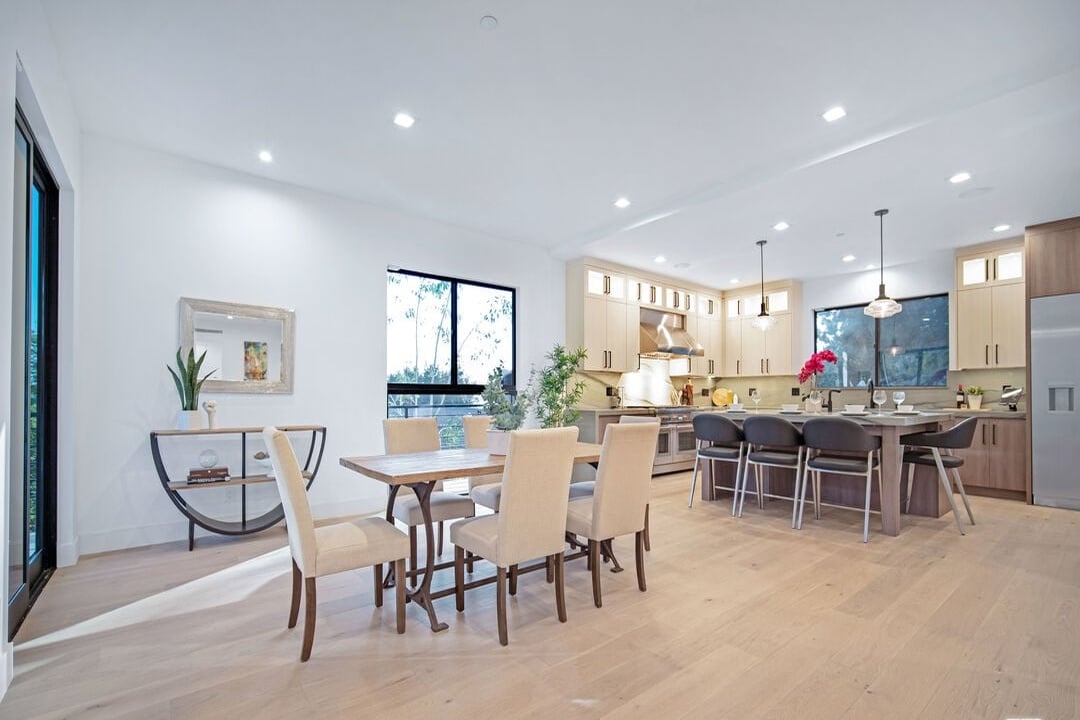 Canyon Lake Dr, 90068