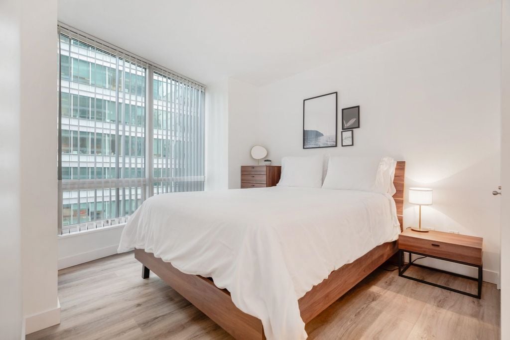 1166 Melville St, #1501