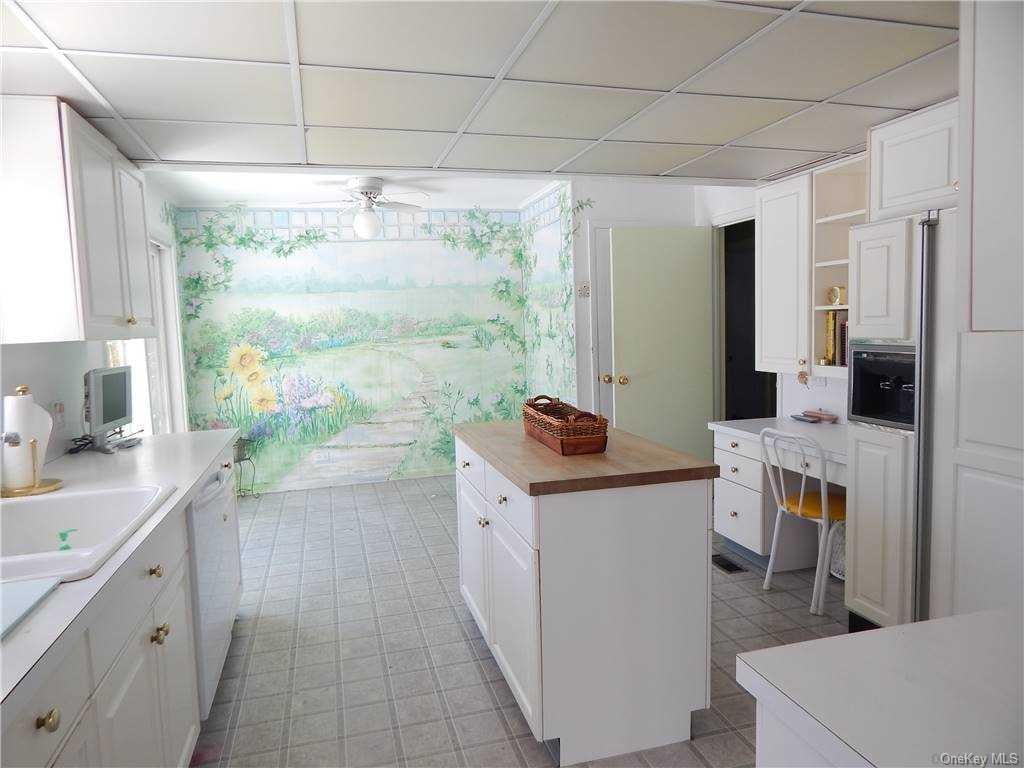 82 Beach Rd
