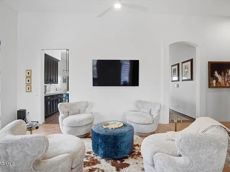 5311 E Gray Wolf Trail
