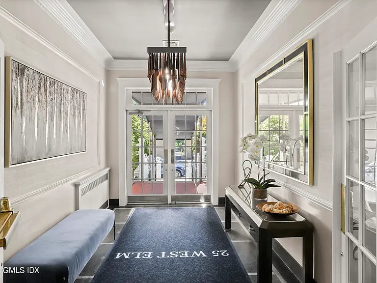 25 W Elm St APT 30