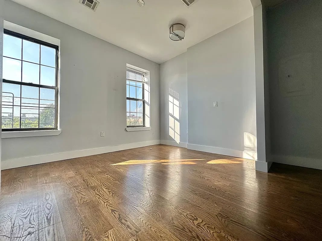 634 Kosciuszko St 3F