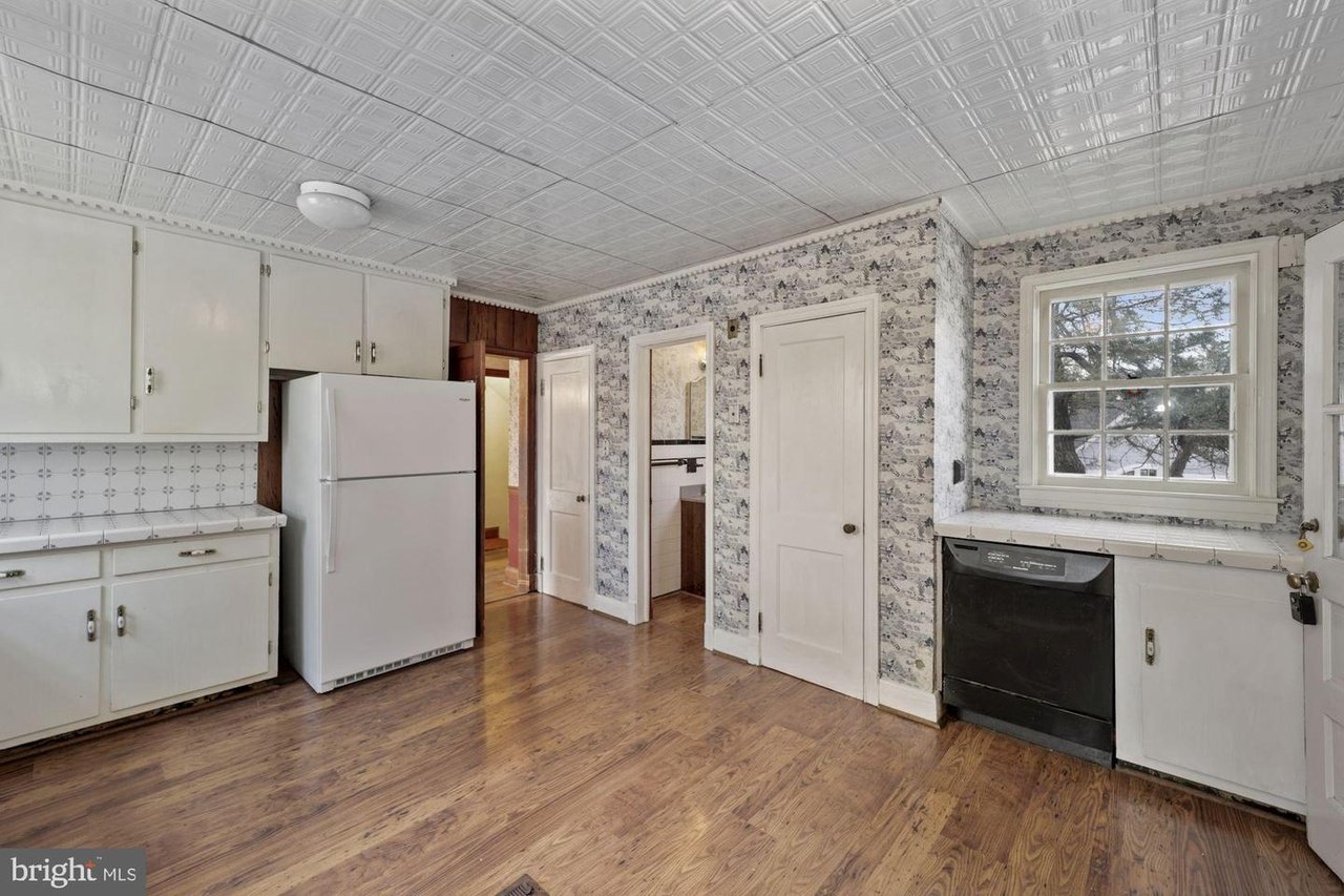 144 Archwood Ave