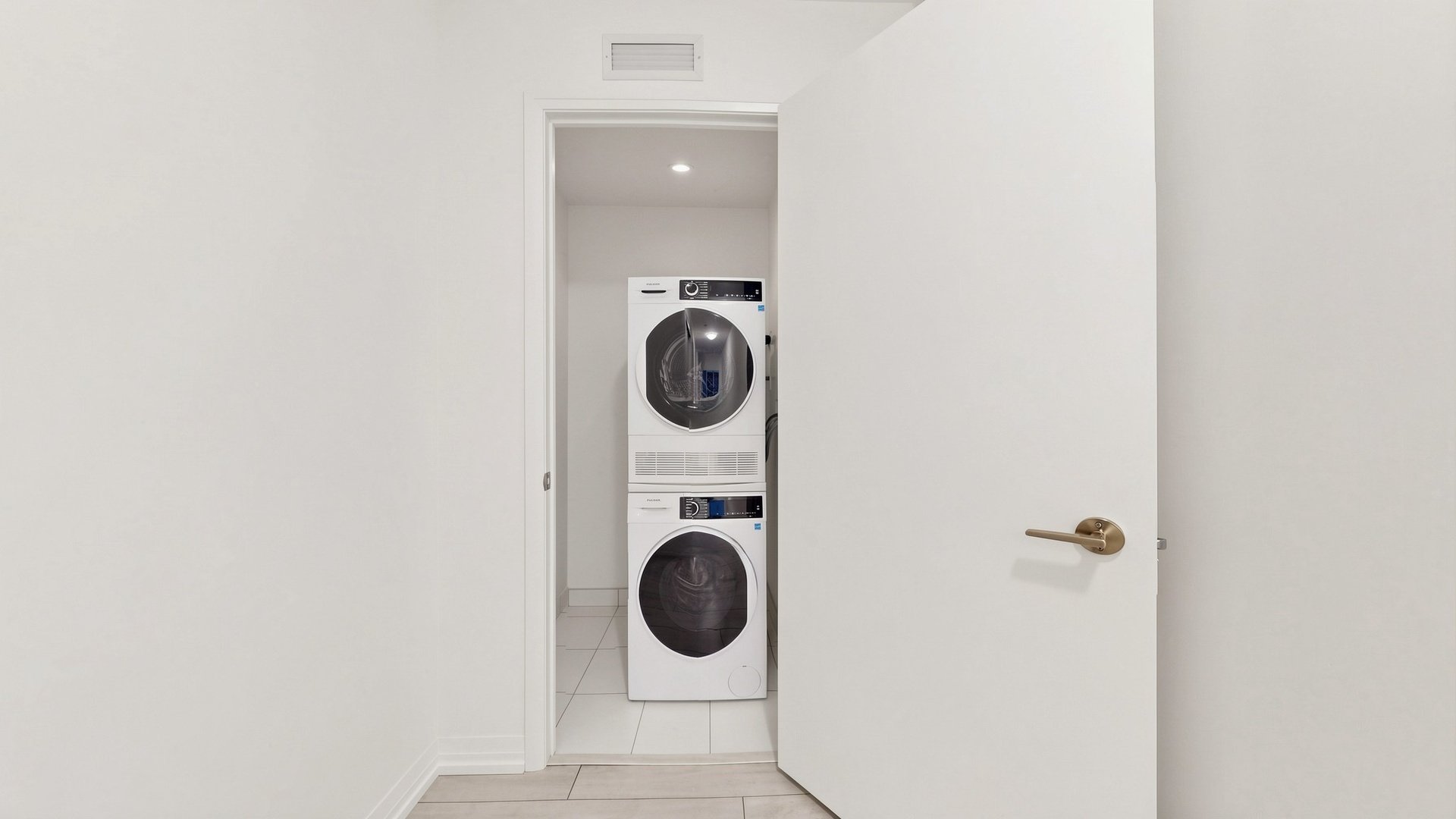 Luxury King West Residence