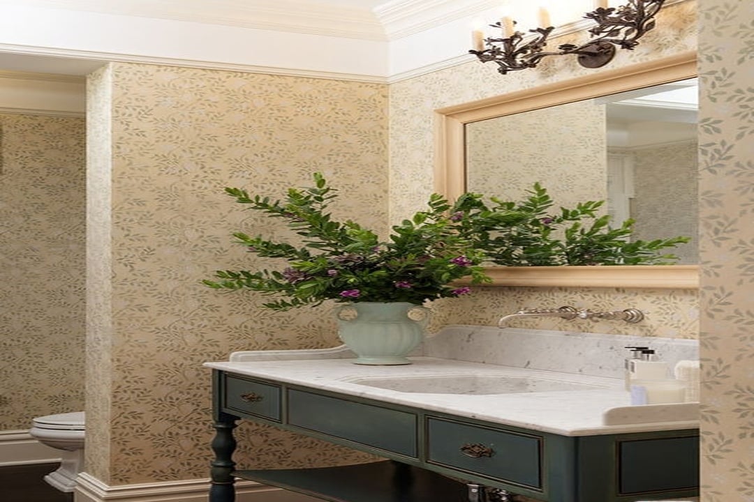 Mandeville Canyon Rd, 90049