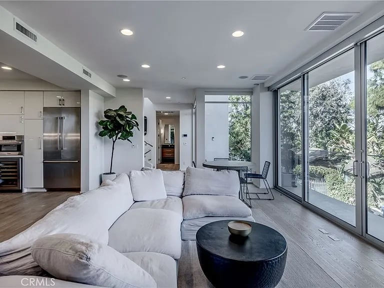 7350 Pacific View Dr