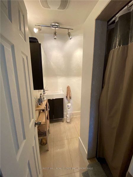 1393 Dundas Street, Toronto