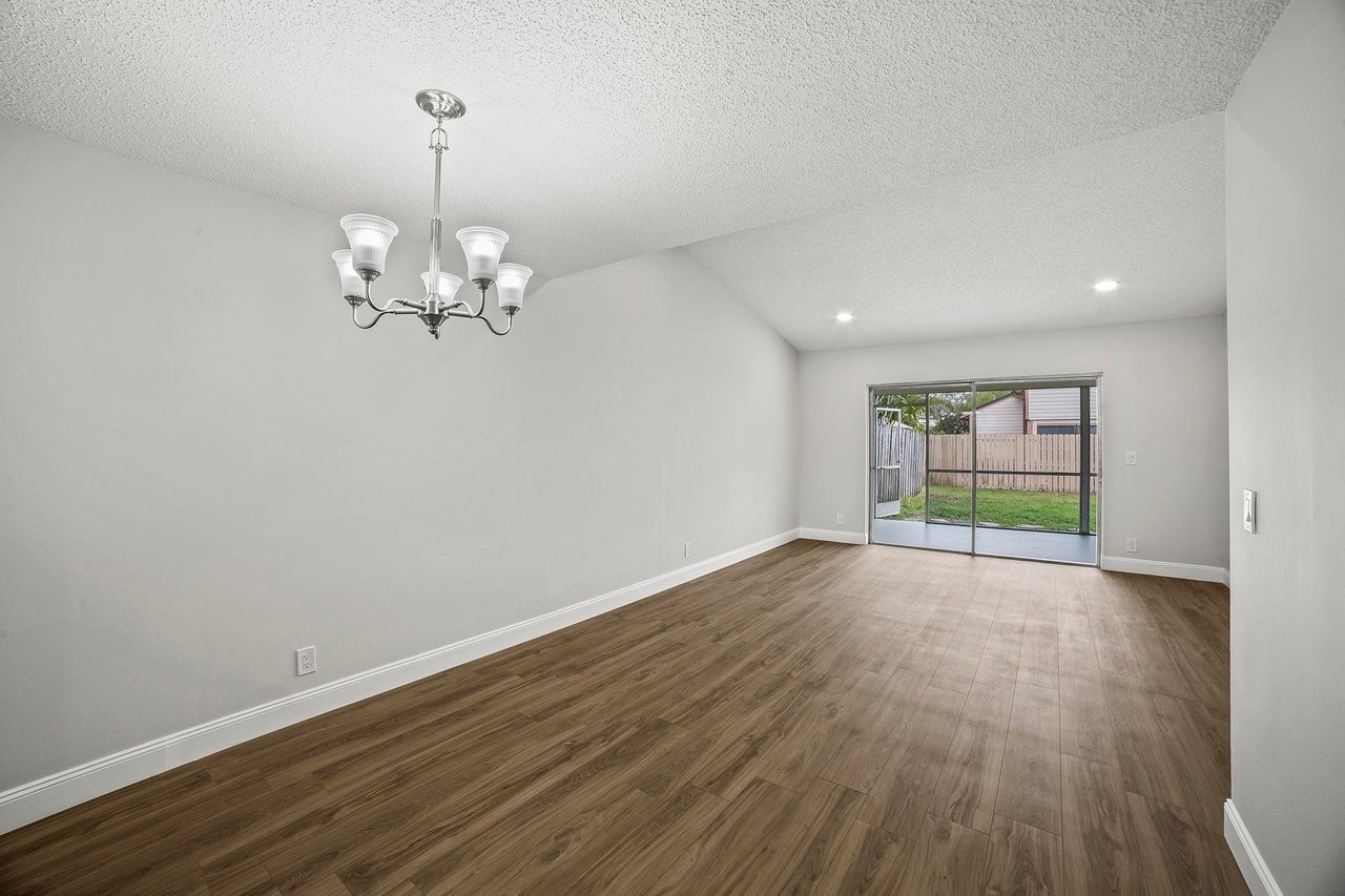 124 Oakwood Dr