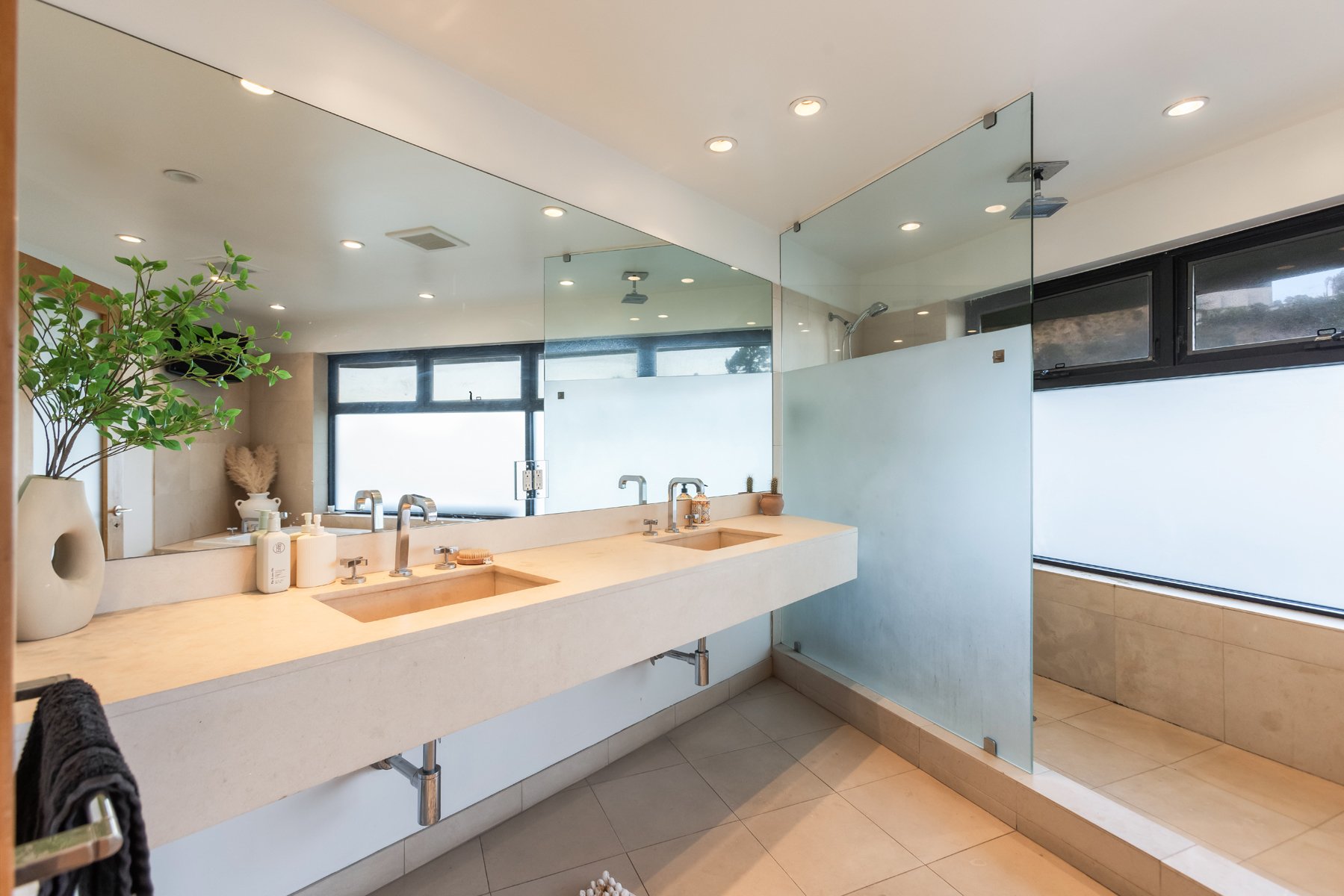 8634 Franklin Ave, Hollywood Hills 