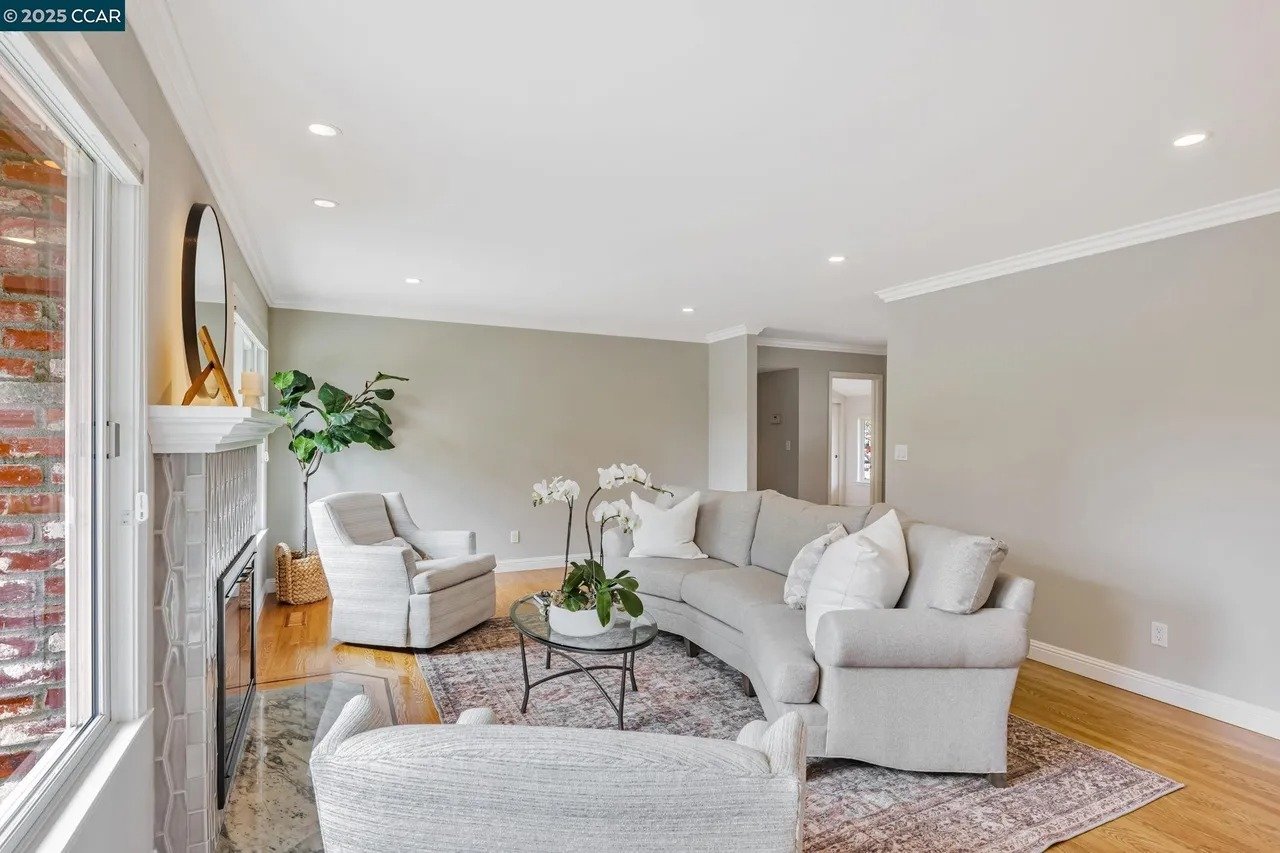 372 Birchwood Dr