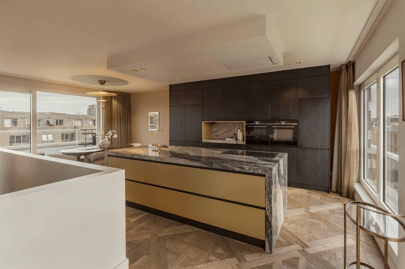 HIGH-END PENTHOUSE