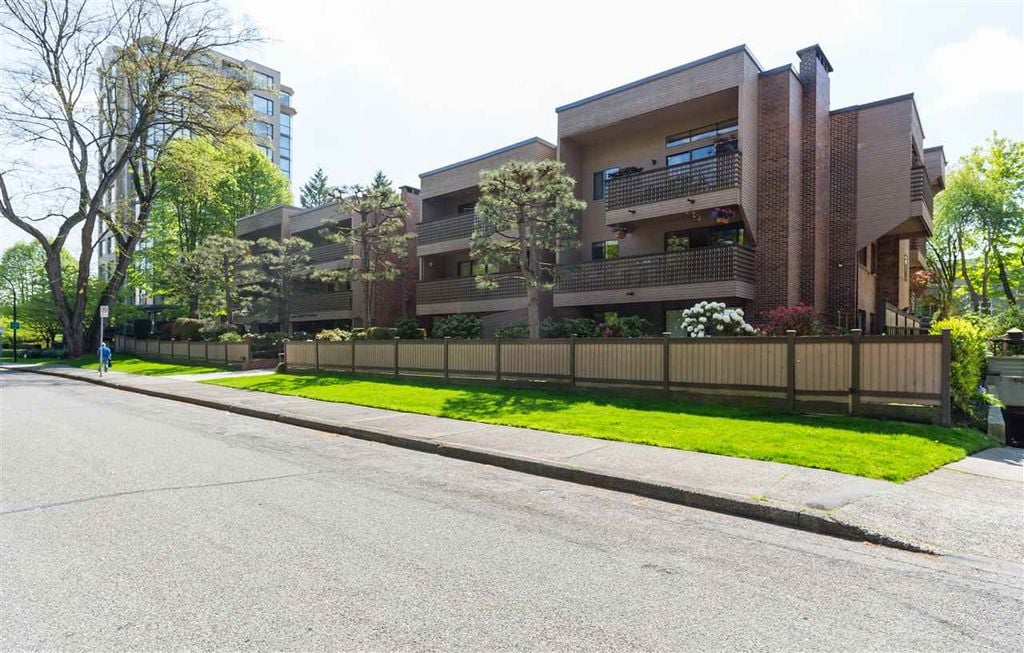 1750 W 10th Ave, #203