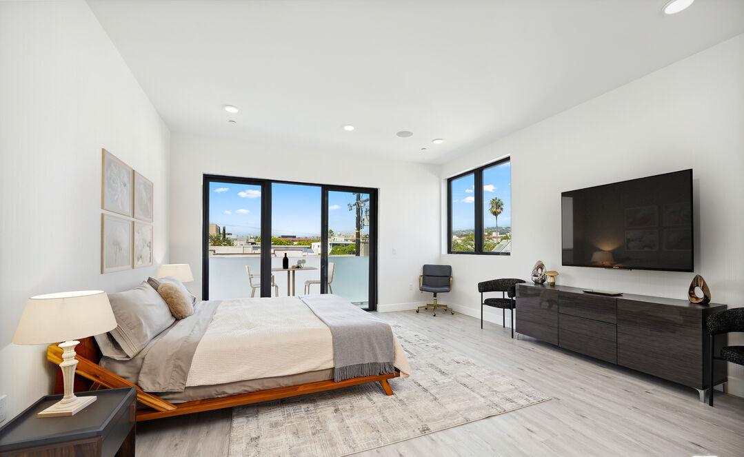 137 N Doheny Dr