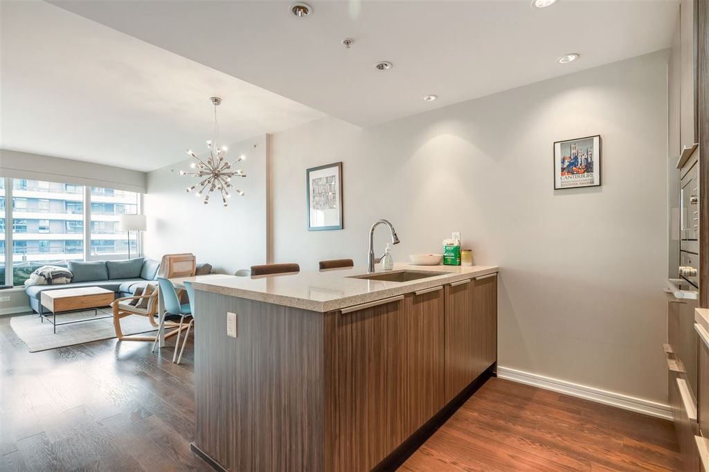 1661 Ontario St, #806