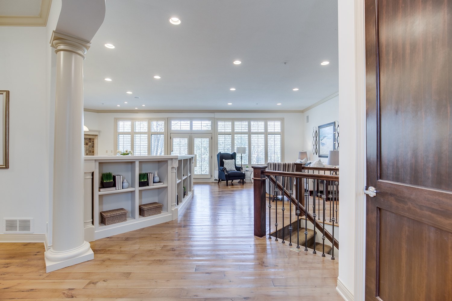 Luxurious Walkout End-Unit in Private Setting