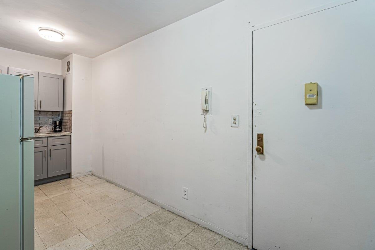 89-15 Parsons Boulevard #3J